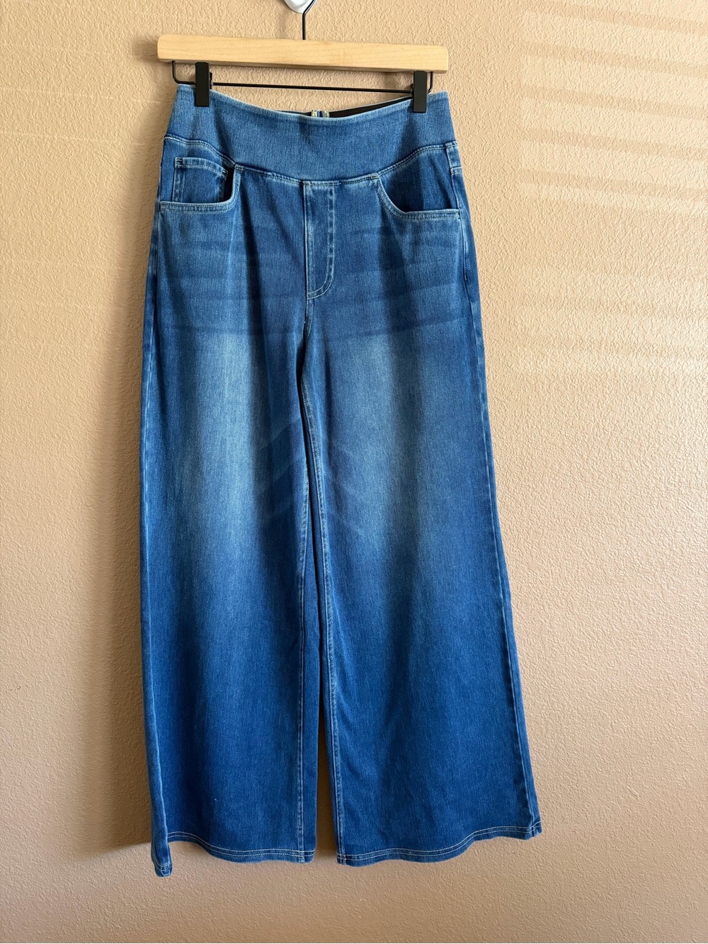 HALARA Flex Wide Leg High Waisted Pockets Pull On Jeans Size Medium NWT